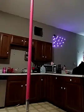 Snapshot of spoiledprincess4 chatting on October 11, 2:33 am spoiledprincess4 online show from October 11, 2:33 am