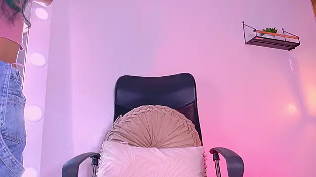 TiffValentinee  online show from October 6, 7:55 pm