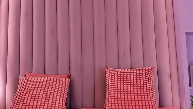 TiffValentinee  online show from October 28, 8:00 pm