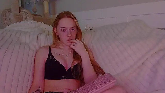 Little-Red21 online show from December 2, 11:45 pm