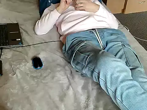 Snapshot of bul_boy chatting on March 23, 9:24 am bul boy online show from March 23, 9:24 am