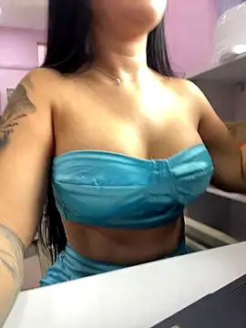 Snapshot of CrisMarulanda chatting on December 19, 6:37 pm CrisMarulanda online show from December 19, 6:37 pm