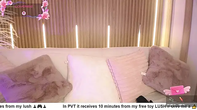 Snapshot of MylaDreams chatting on September 20, 3:40 am MylaDreams online show from September 20, 3:40 am