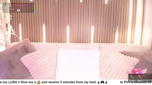 Snapshot of MylaDreams chatting on September 24, 3:21 am MylaDreams online show from September 24, 3:21 am