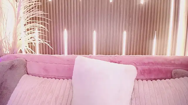 Snapshot of MylaDreams chatting on September 27, 3:44 am MylaDreams online show from September 27, 3:44 am