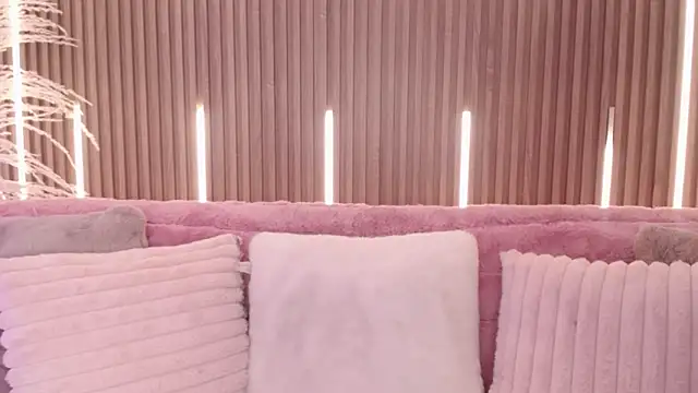 Snapshot of MylaDreams chatting on October 2, 3:13 am MylaDreams online show from October 2, 3:13 am