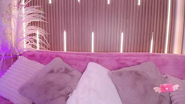 Snapshot of MylaDreams chatting on October 4, 3:37 am MylaDreams online show from October 4, 3:37 am