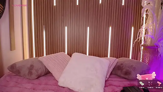 Snapshot of MylaDreams chatting on October 5, 3:16 am MylaDreams online show from October 5, 3:16 am