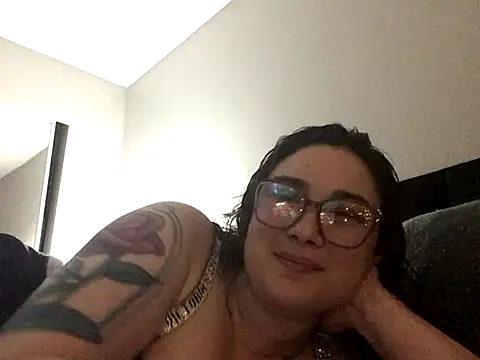 paigeycakes online show from November 22, 5:06 am