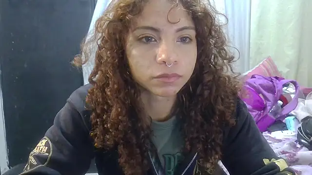 Snapshot of VioletV chatting on April 10, 1:11 am VioletV online show from April 10, 1:11 am