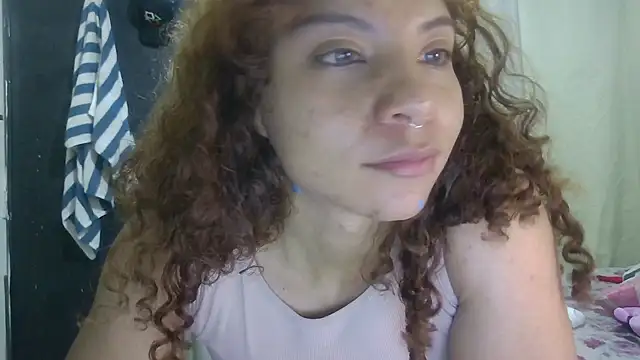 Snapshot of VioletV chatting on June 3, 12:46 am VioletV online show from June 3, 12:46 am