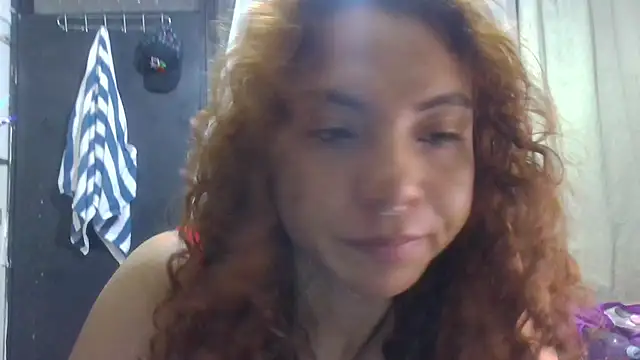 Snapshot of VioletV chatting on August 6, 1:40 am VioletV online show from August 6, 1:40 am