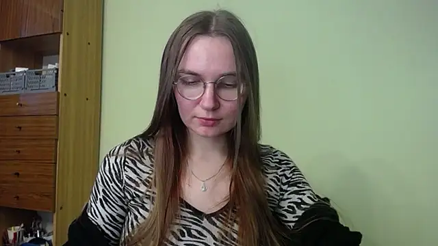 LooveELLYx online show from December 2, 2:30 pm