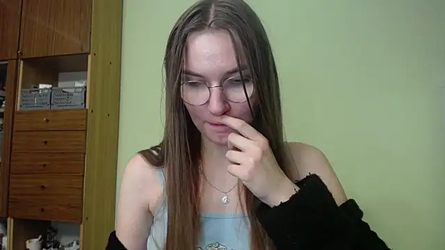 LooveELLYx online show from December 5, 3:17 pm