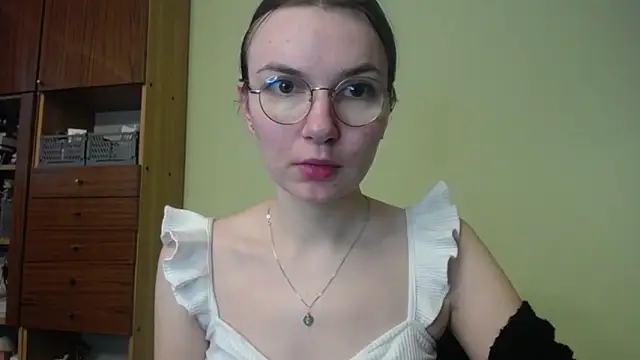 LooveELLYx online show from December 11, 7:42 am