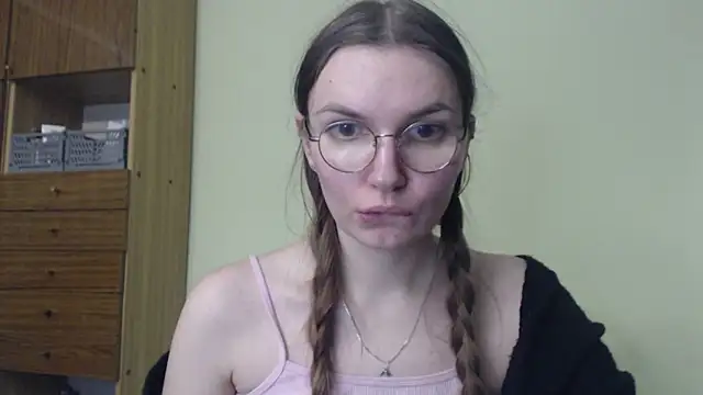 LooveELLYx online show from December 16, 5:33 pm