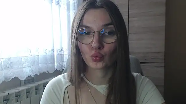 LooveELLYx online show from January 3, 11:03 am