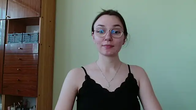LooveELLYx online show from March 7, 7:52 am
