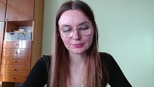 LooveELLYx online show from October 21, 1:45 pm