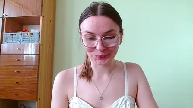 LooveELLYx online show from April 29, 1:26 pm