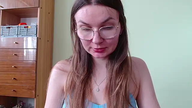 LooveELLYx online show from May 4, 1:51 pm