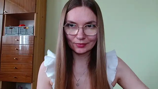 LooveELLYx online show from May 6, 1:38 pm