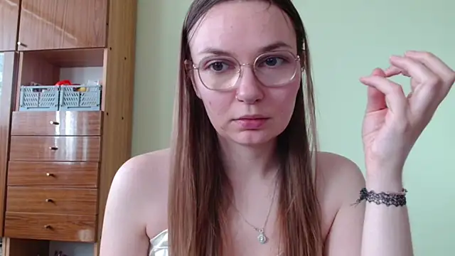 LooveELLYx online show from May 12, 1:52 pm