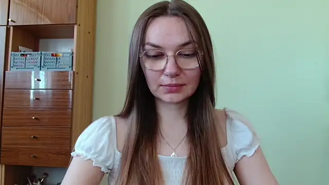 LooveELLYx online show from May 25, 6:30 am
