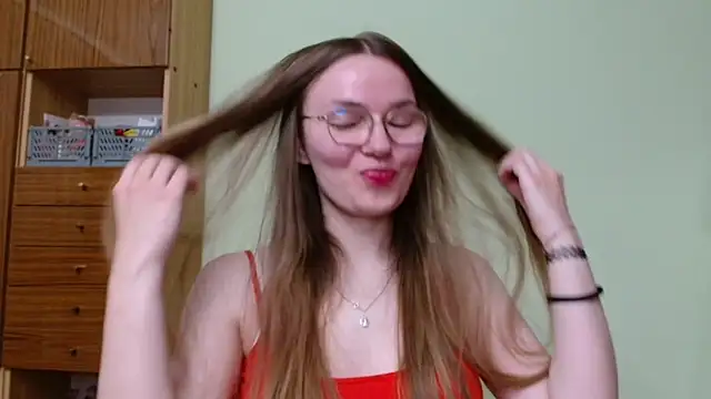 LooveELLYx online show from May 31, 8:54 pm