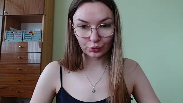 LooveELLYx online show from June 5, 6:52 am