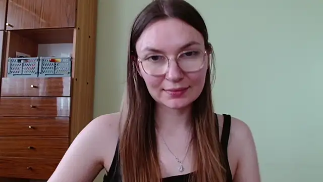 LooveELLYx online show from June 10, 1:32 pm