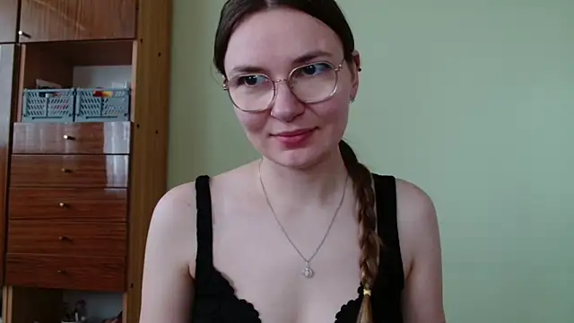 LooveELLYx online show from June 11, 6:33 am