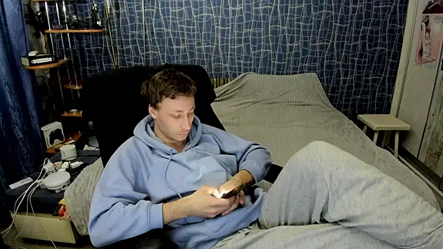 Snapshot of CuteBoy228 chatting on April 12, 5:18 pm CuteBoy228 online show from April 12, 5:18 pm