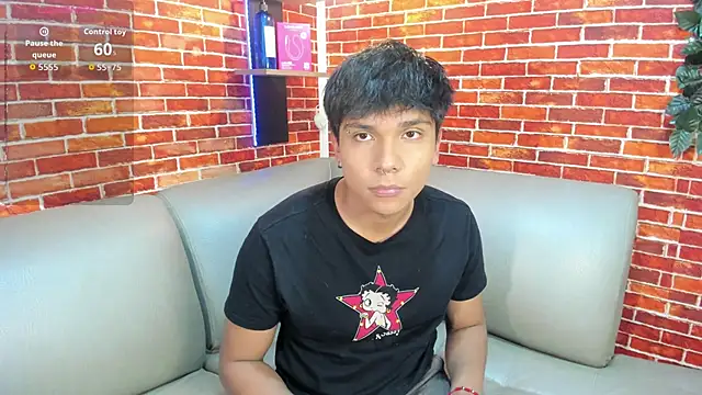 Snapshot of Thiago_Kozak chatting on April 3, 1:20 pm Thiago Kozak online show from April 3, 1:20 pm
