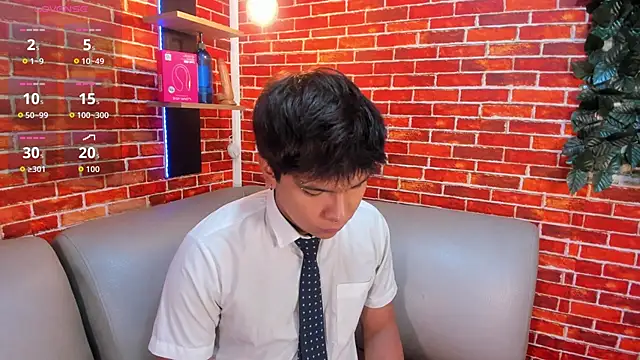 Snapshot of Thiago_Kozak chatting on April 8, 1:22 pm Thiago Kozak online show from April 8, 1:22 pm