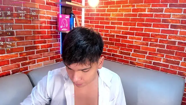 Snapshot of Thiago_Kozak chatting on April 9, 1:27 pm Thiago Kozak online show from April 9, 1:27 pm