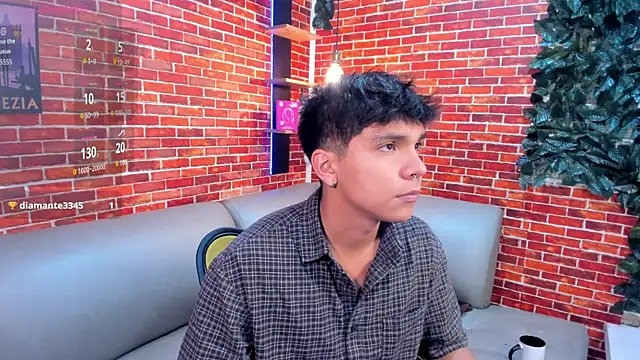 Snapshot of Thiago_Kozak chatting on April 17, 1:36 pm Thiago Kozak online show from April 17, 1:36 pm