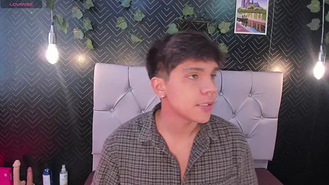 Snapshot of Thiago_Kozak chatting on April 21, 1:50 pm Thiago Kozak online show from April 21, 1:50 pm