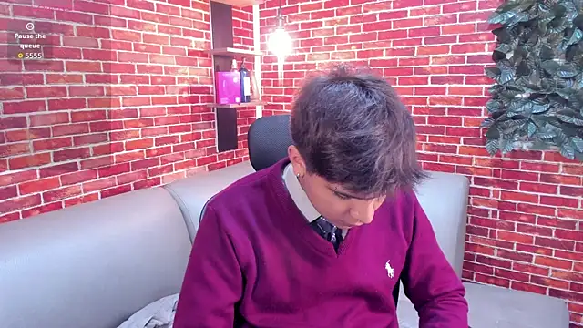 Snapshot of Thiago_Kozak chatting on April 24, 2:08 pm Thiago Kozak online show from April 24, 2:08 pm