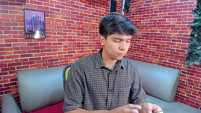 Snapshot of Thiago_Kozak chatting on April 28, 1:05 pm Thiago Kozak online show from April 28, 1:05 pm