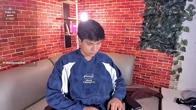 Snapshot of Thiago_Kozak chatting on May 7, 12:21 pm Thiago Kozak online show from May 7, 12:21 pm