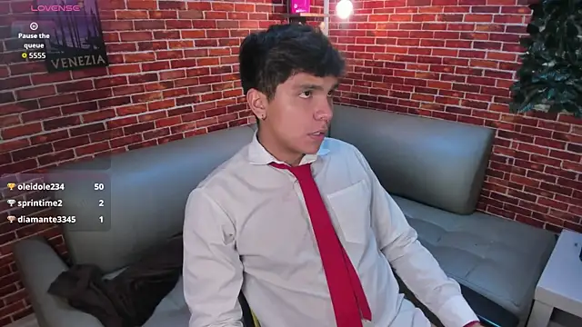 Snapshot of Thiago_Kozak chatting on May 29, 5:05 am Thiago Kozak online show from May 29, 5:05 am