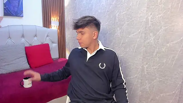 Snapshot of Thiago_Kozak chatting on June 10, 3:33 pm Thiago Kozak online show from June 10, 3:33 pm
