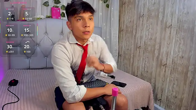 Snapshot of Thiago_Kozak chatting on June 12, 8:08 pm Thiago Kozak online show from June 12, 8:08 pm