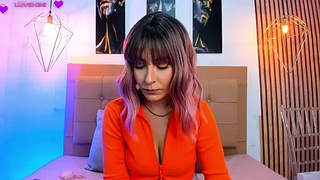 Snapshot of alesziarose chatting on September 29, 7:19 pm alesziarose online show from September 29, 7:19 pm