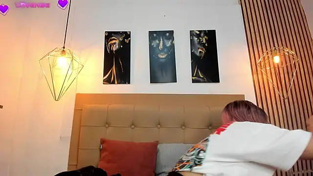 Snapshot of alesziarose chatting on October 5, 7:23 pm alesziarose online show from October 5, 7:23 pm