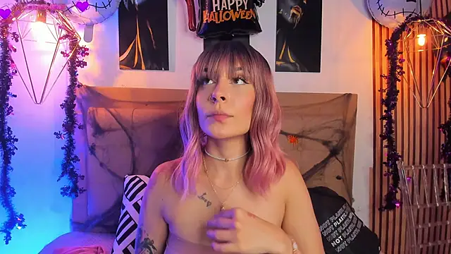 Snapshot of alesziarose chatting on October 8, 7:55 pm alesziarose online show from October 8, 7:55 pm