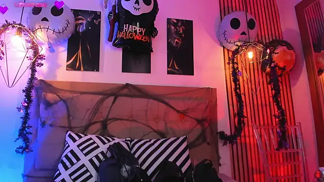 Snapshot of alesziarose chatting on October 9, 7:56 pm alesziarose online show from October 9, 7:56 pm