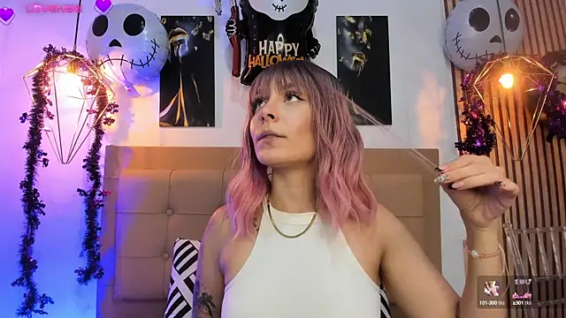 Snapshot of alesziarose chatting on October 13, 7:25 pm alesziarose online show from October 13, 7:25 pm