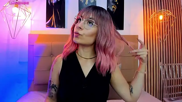 Snapshot of alesziarose chatting on November 13, 7:24 pm alesziarose online show from November 13, 7:24 pm